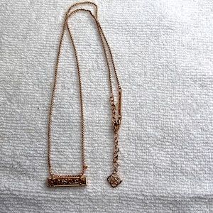 Like new Kendra Scott rose gold necklace